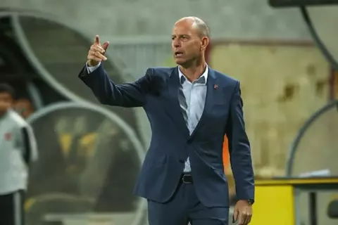 يصبح مكتوف الأيدي.. ماذا يفعل توروب مع الأهلي عندما يتأخر في النتيجة؟